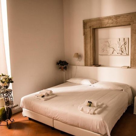 Flowers Apartments Ρώμη Δωμάτιο φωτογραφία