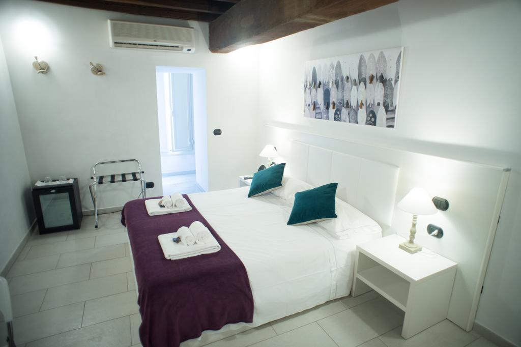 Flowers Apartments Ρώμη Δωμάτιο φωτογραφία