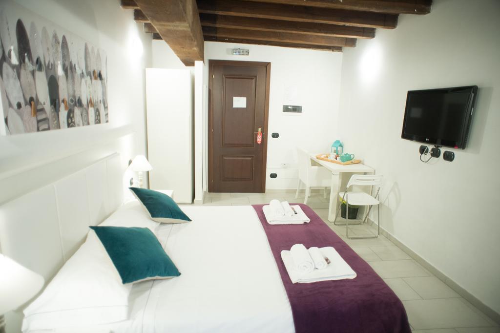 Flowers Apartments Ρώμη Δωμάτιο φωτογραφία