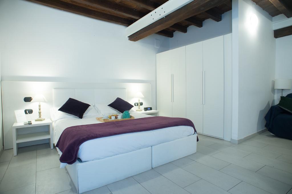 Flowers Apartments Ρώμη Δωμάτιο φωτογραφία