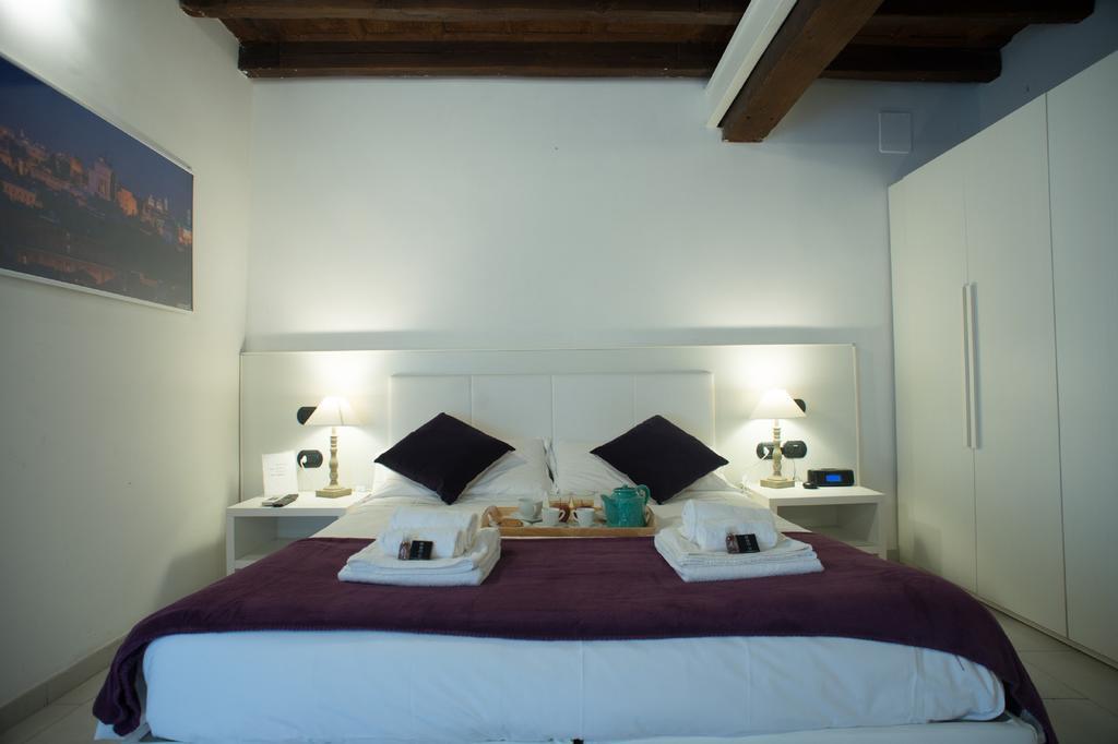 Flowers Apartments Ρώμη Δωμάτιο φωτογραφία